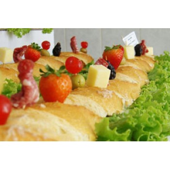 SANDUICHES DE METRO DE LOMBO CANADENSE E MUSSARELA (vai fatiado e na bandeja redonda) SANDUICHES DE METRO DE LOMBO CANADENSE E MUSSARELA (vai fatiado e na bandeja redonda)